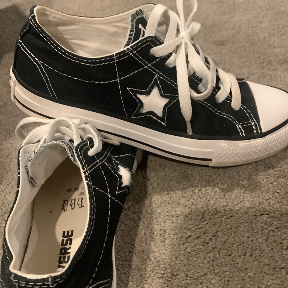 Converse tennis shoes - Picture 6 of 6